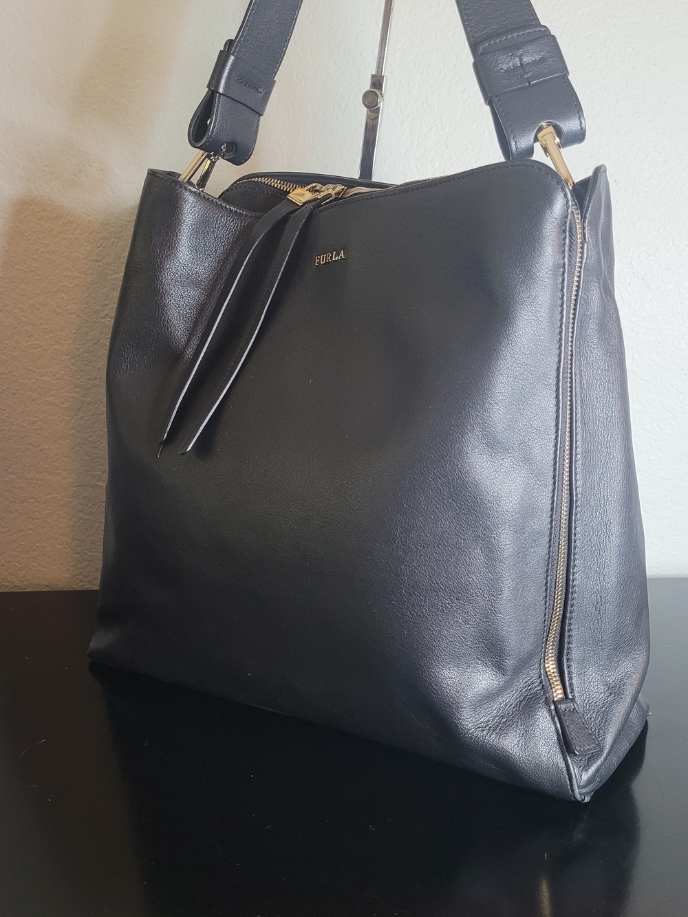 FURLA LARGE BLACK LEATHER CARRYALL HOBO HANDBAG